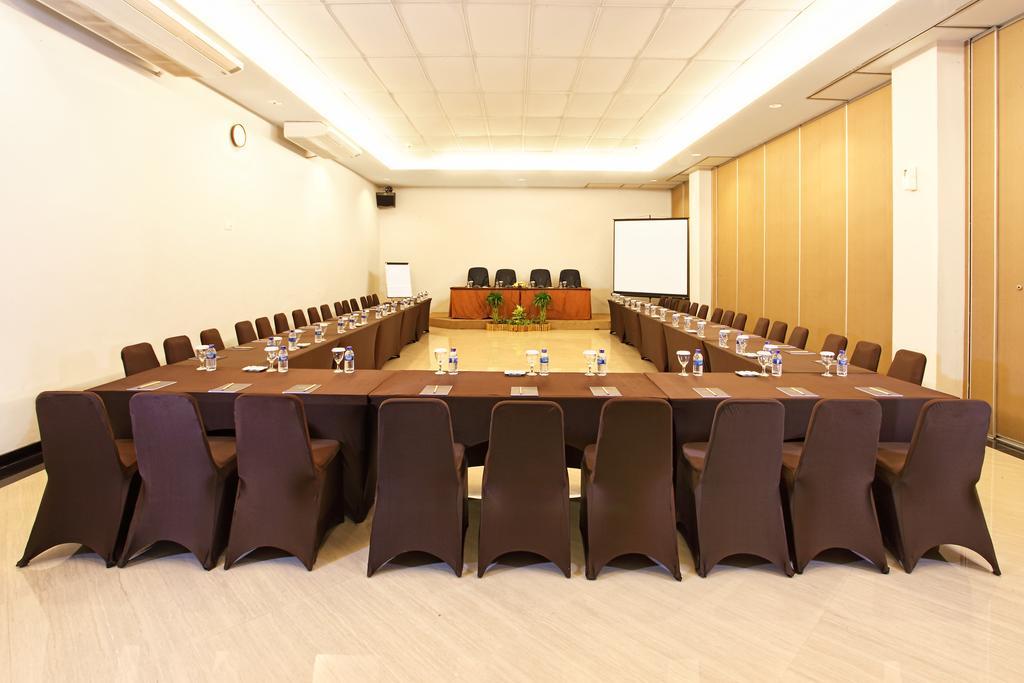 Grage Jogja Malioboro Hotel Джокякарта Екстериор снимка