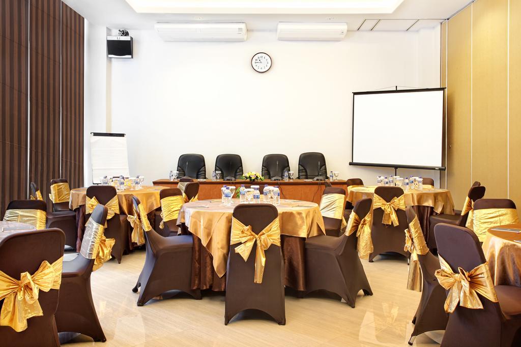 Grage Jogja Malioboro Hotel Джокякарта Екстериор снимка
