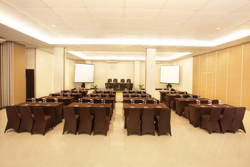Grage Jogja Malioboro Hotel Джокякарта Екстериор снимка