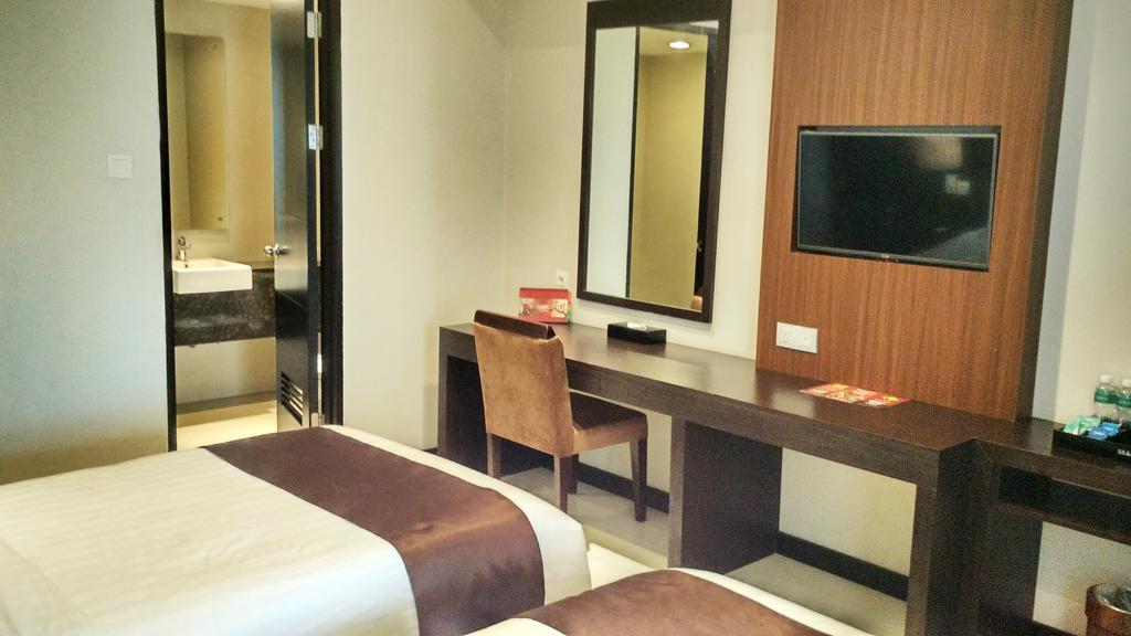 Grage Jogja Malioboro Hotel Джокякарта Екстериор снимка